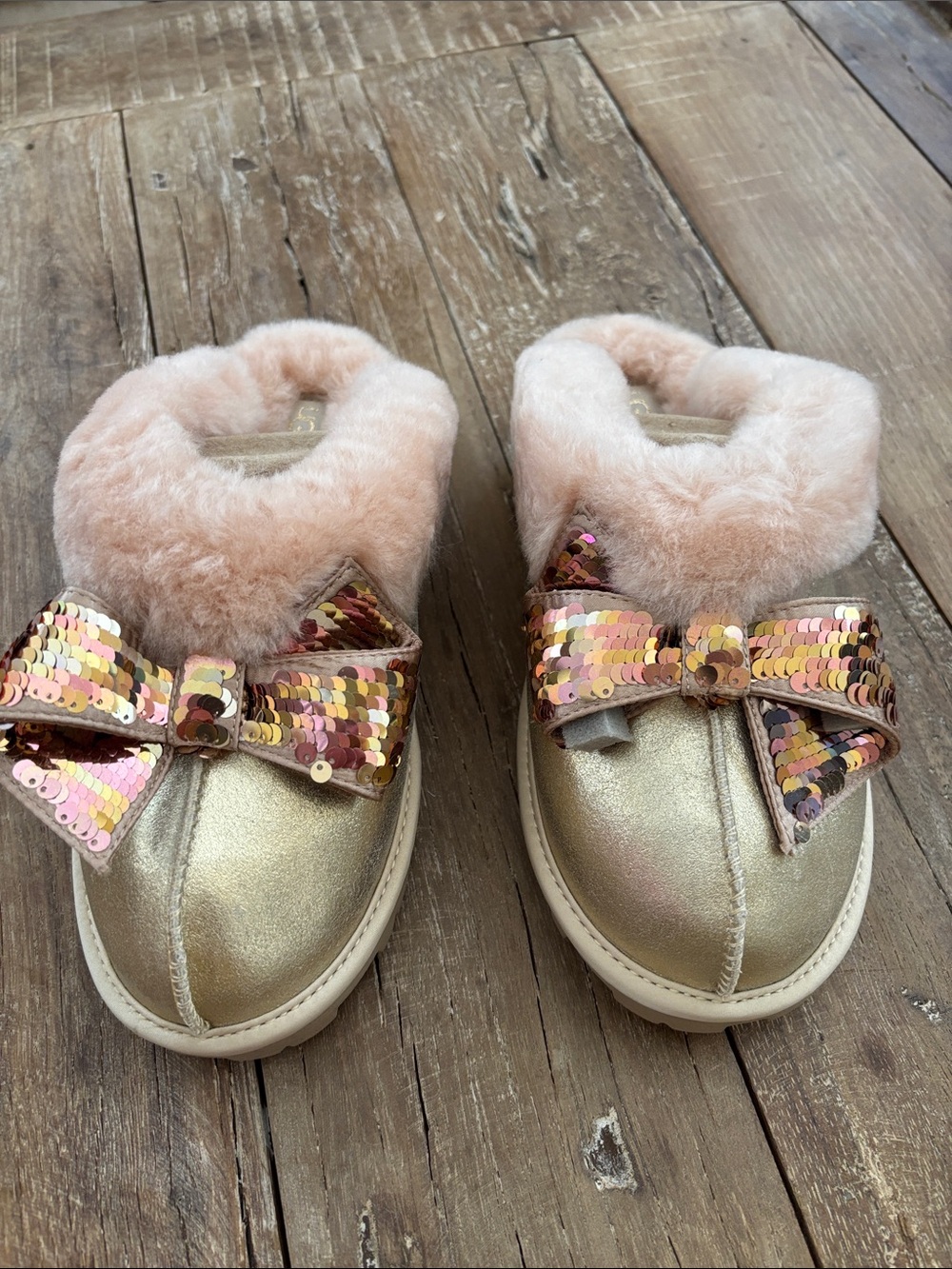 UGG w/coquette Sequin Bow Slipper NIB